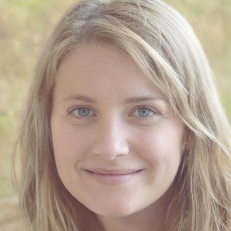 Retrato profesional de Aitana Requena, especialista en contenidos financieros